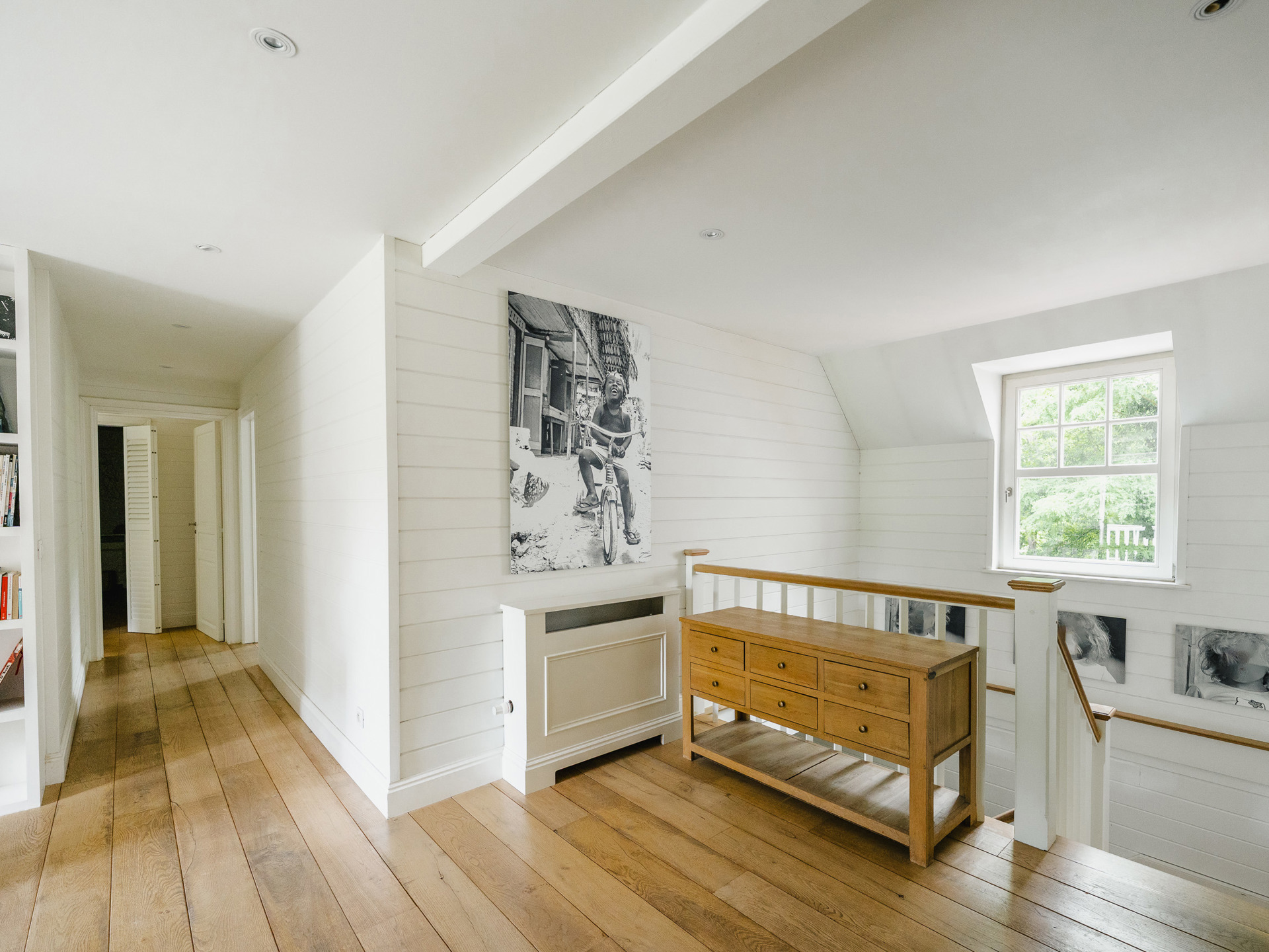 Palier à l'étage — parquet ancien, distribution des chambres